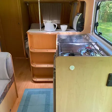 Karavan Pod Lipami *