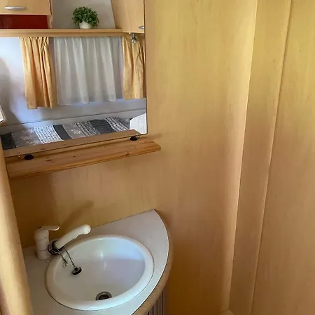 Karavan Pod Lipami Camping *