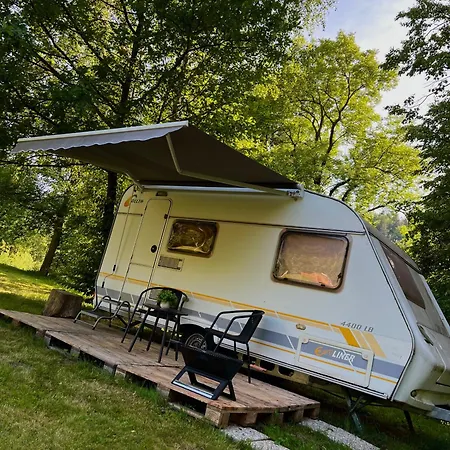 Karavan Pod Lipami Camping