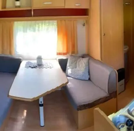 Karavan Pod Lipami Camping